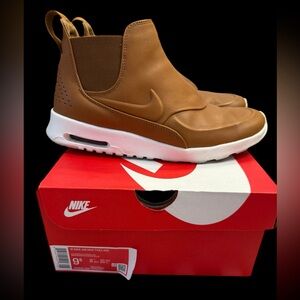 Nike Air Max Thea Mid Brown Sneakers
